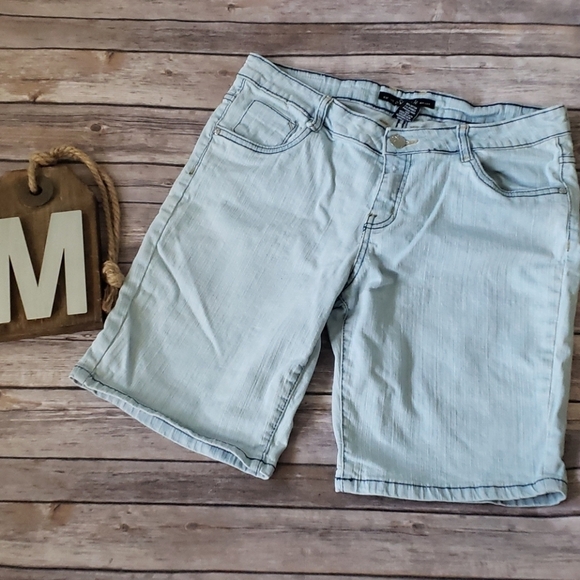 Southpole light wash jean shorts with bling - Picture 1 of 13